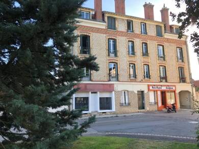 Appartement à louer 603 € 4 pièces 74 m² Dernier étage, Étage 3/3 Troyes 10000