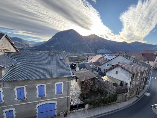 Maison à vendre 97 200 € 3 pièces 2 chambres 113,2 m² Remollon 05190