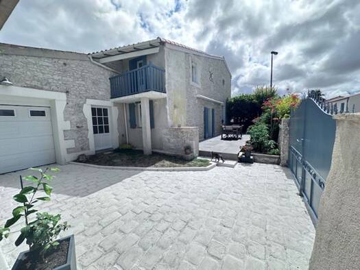 Maison à vendre 349 000 € 8 pièces 5 chambres 180 m² 265 m² de terrain Semussac 17120