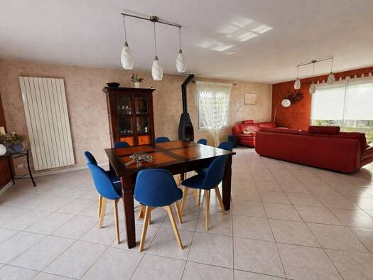 Maison à vendre 369 990 € 6 pièces 5 chambres 179 m² 983 m² de terrain Mésanger 44522