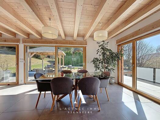 Chalet à vendre 759 000 € 8 pièces 5 chambres 213 m² 1 723 m² de terrain Mijoux 01410