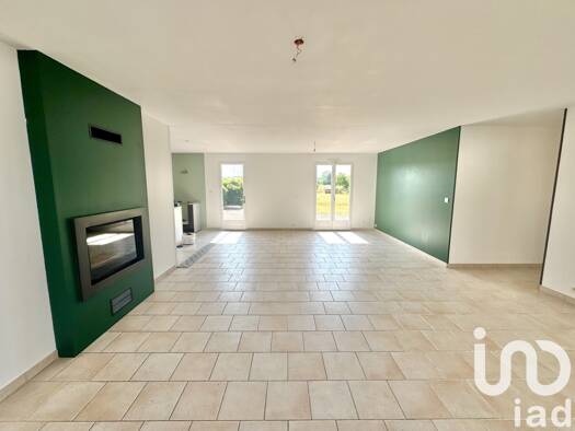 Maison de plain-pied à vendre 188 200 € 6 pièces 4 chambres 100 m² 1 675 m² de terrain Sury-Près-Léré 18240
