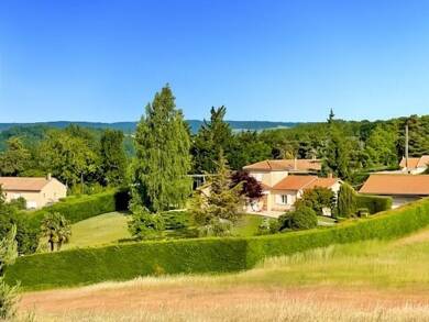 Villa à vendre 540 000 € 6 pièces 4 chambres 182 m² 5 300 m² de terrain Charmes-sur-l'Herbasse 26260