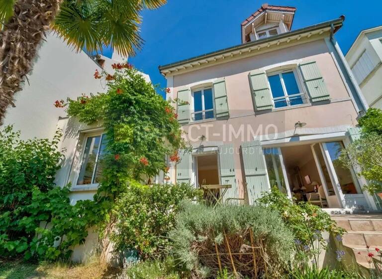 Maison à vendre 1 600 000 € 7 pièces 5<br/>chambres 200 m²<br/>superficie Hôtel de Ville Courbevoie 92400