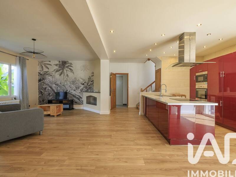 Maison à vendre, 193m², SAINT MEDARD DE GUIZIERES