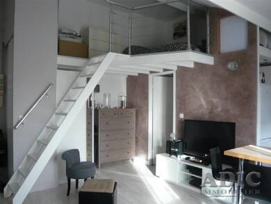 Appartement à louer 700 € 1 pièce 30 m² Dernier étage, Étage 2/2 Thieux 77230