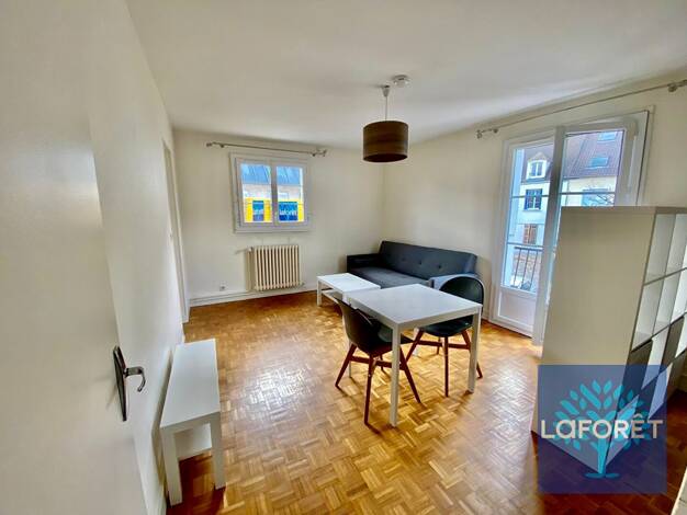 Appartement à louer 680 € 1 pièce 34 m² Étage 1/2 Saint Gilles Etampes 91150