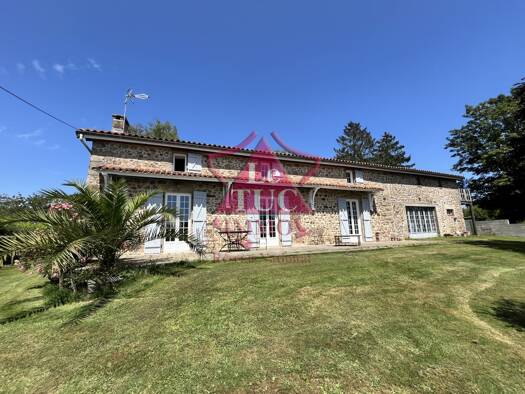 Maison à vendre 282 500 € 7 pièces 4 chambres 202 m² 3 181 m² de terrain Cerizay 79140