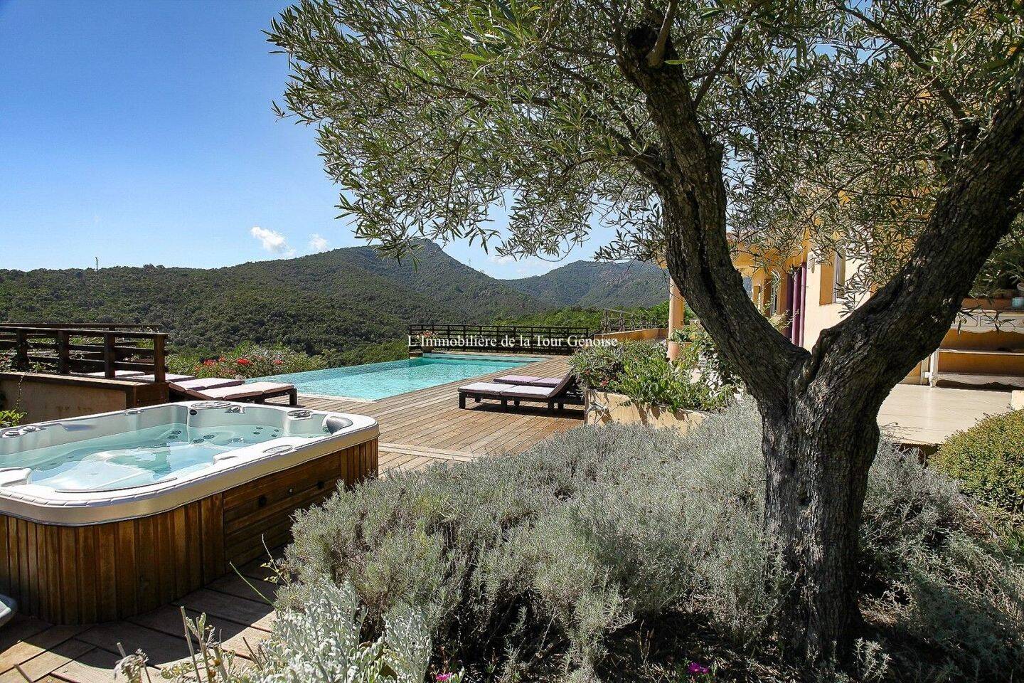 Maison à vendre, 195m², SARI SOLENZARA
