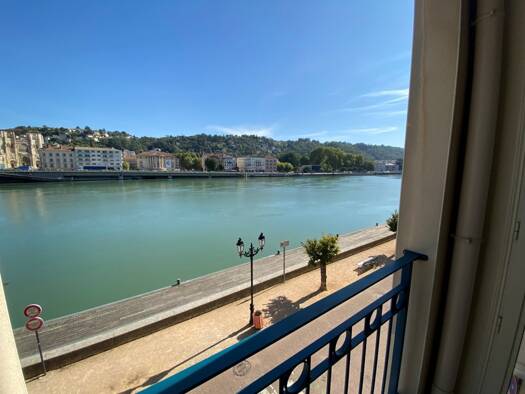 Appartement à louer 1 030 € 3 pièces 2 chambres 76,4 m² 1er étage Sainte-Colombe 69560