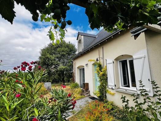 Maison à vendre 230 000 € 8 pièces 6 chambres 140 m² 1 595 m² de terrain La Roche-Clermault 37500