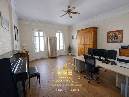 Immeuble à vendre 329 000 € 234 m² Cambes 33880