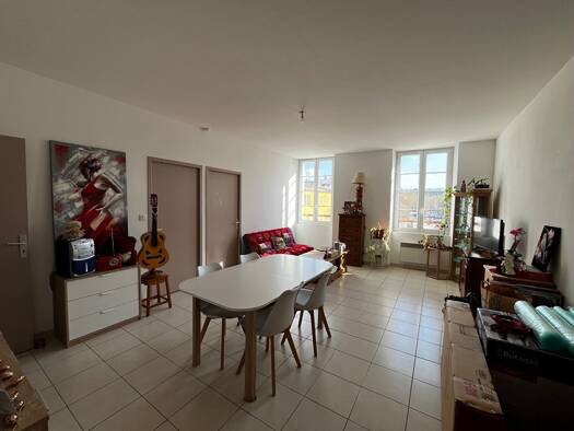 Appartement à louer 780 € 3 pièces 2 chambres 59 m² Étage 2/2 Centre Ville Saint-Maximin-la-Sainte-Baume 83470
