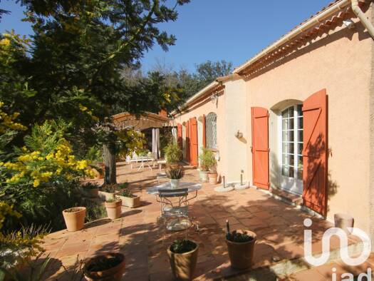 Maison de plain-pied à vendre 499 000 € 7 pièces 5 chambres 164 m² 2 700 m² de terrain Méounes-Lès-Montrieux 83136