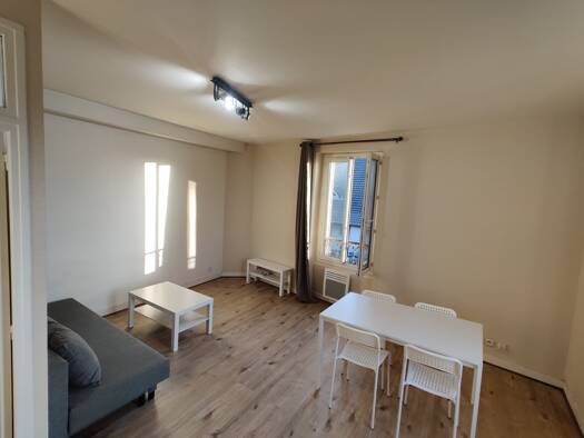 Studio à louer 719 € 1 pièce 27 m² Étage 1/2 Neauphle-le-Château 78640