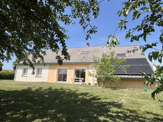 Maison à vendre 246 750 € 6 pièces 4 chambres 171 m² 1 780 m² de terrain Saint Germain du  Puy 18390
