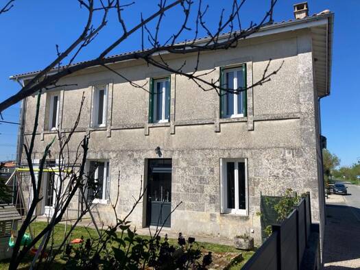 Maison à vendre 215 000 € 4 pièces 3 chambres 198 m² 404 m² de terrain Montils 17800