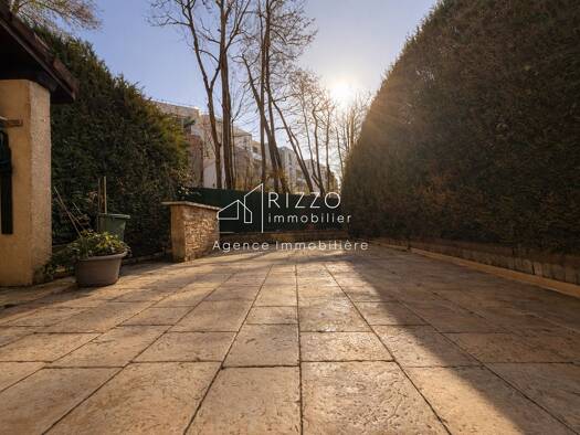 Maison à vendre 539 000 € 5 pièces 4 chambres 105 m² Ferney-Voltaire 01210