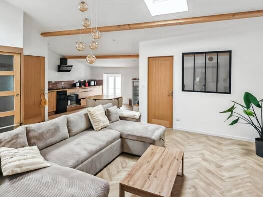 Appartement à vendre 148 000 € 3 pièces 2 chambres 75 m² Étage 2/2 Sud Saint-Jean-d'Angély 17400