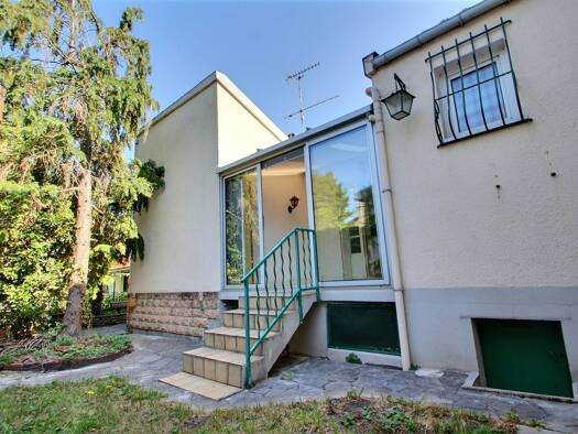 Maison de plain-pied à vendre 295 000 € 2 pièces 1 chambre 52,33 m² 159 m² de terrain Plateau Nanterre 92000