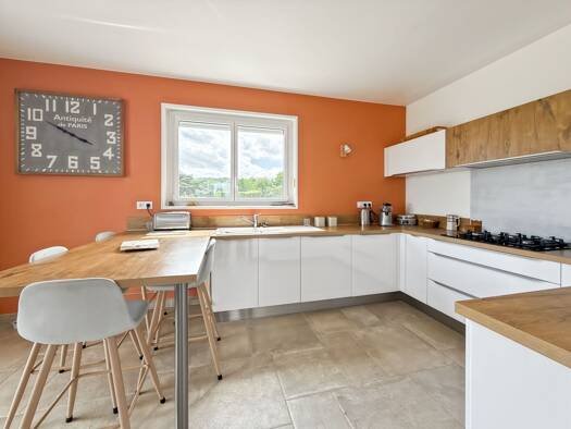 Maison à vendre 673 000 € 6 pièces 4 chambres 150 m² 11 955 m² de terrain Écotay-l'Olme 42600