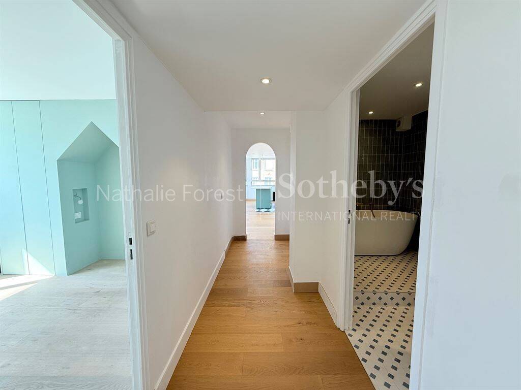 APPARTEMENT RÉNOVÉ - 2 CHAMBRES - VUE EXCEPTIONNELLE - PARKING — 11