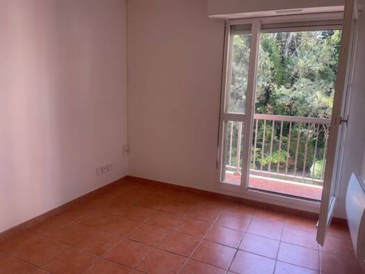 Appartement à vendre 109 000 € 1 pièce 18 m² Étage 3/4 Jas de Bouffan Aix-en-Provence 13090