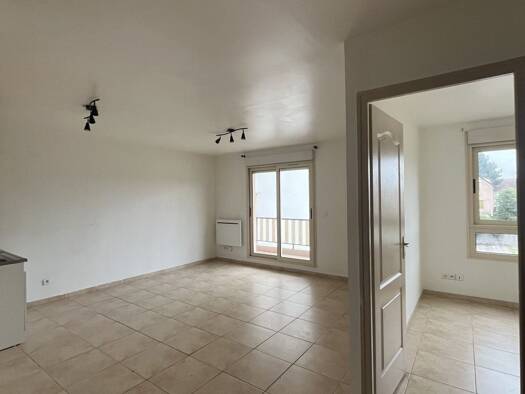 Appartement à louer 835 € 2 pièces 1 chambre 35,6 m² Étage 1/3 Vert Galant Tremblay-en-France 93290