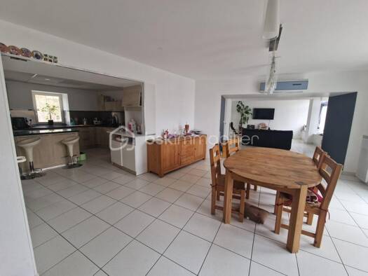 Maison à vendre 290 000 € 9 pièces 6 chambres 271 m² 300 m² de terrain Louvigné-de-Bais 35680