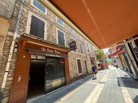 Immeuble mixte à vendre 276 000 € 323 m² Apt 84400