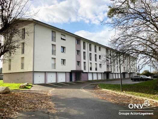 Appartement à vendre 93 100 € 4 pièces 3 chambres 84 m² 3ème étage Saint-Étienne-de-Saint-Geoirs 38590