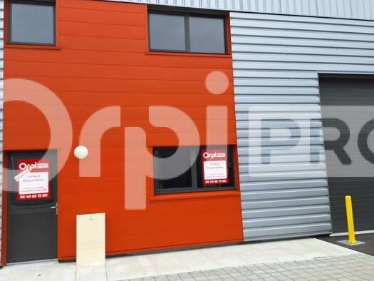 Local d'activités à louer 1 600 € 156,5 m² d'espace de stockage Saint Nazaire 44600