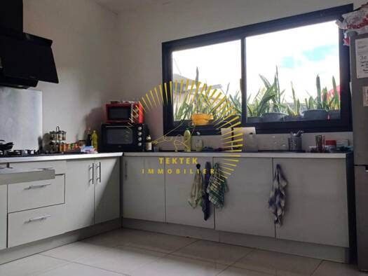 Immeuble à vendre 613 000 € 235 m² Le Tampon 97430