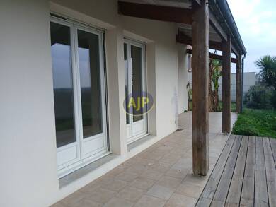 Maison de plain-pied à louer 1 100 € 4 pièces 3 chambres 104 m² Ouest Tonnay Charente 17430