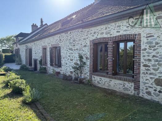 Maison de plain-pied à vendre 275 000 € 5 pièces 4 chambres 176 m² 2 900 m² de terrain Nogent-sur-Seine 10400