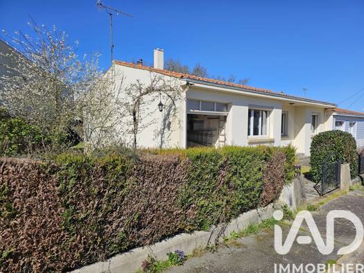 Maison de plain-pied à vendre 145 000 € 4 pièces 3 chambres 74 m² 432 m² de terrain Robretières La Roche-sur-Yon 85000