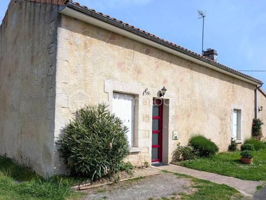 Maison à vendre 167 000 € 6 pièces 4 chambres 130 m² 427 m² de terrain Saint-Genest-d'Ambière 86140