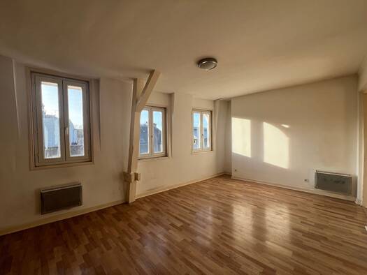 Appartement à vendre 92 000 € 3 pièces 2 chambres 53 m² Étage 4/4 Cathédrale Troyes 10000