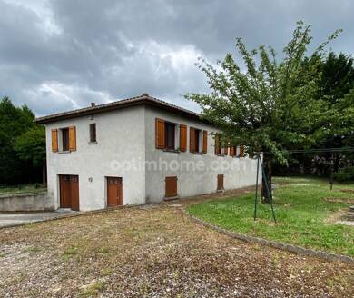 Maison à vendre 196 100 € 7 pièces 3 chambres 120 m² 1 288 m² de terrain Zones d'Activités Soyaux 16800