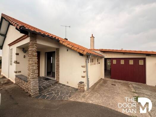 Maison de plain-pied à vendre 148 000 € 5 pièces 2 chambres 80 m² 1 088 m² de terrain Nanteuil 79400