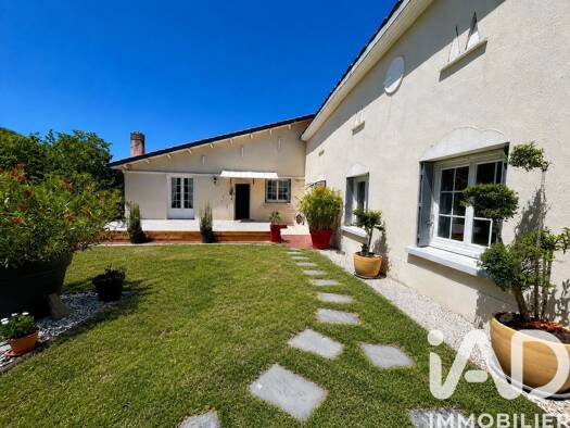 Maison à vendre 292 000 € 8 pièces 6 chambres 180 m² 2 108 m² de terrain Nord Barbezieux-Saint-Hilaire 16300