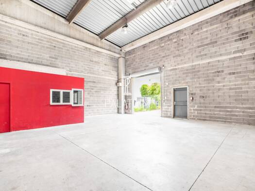 Local commercial à louer 995 € 112 m² de surface de vente Zone Industrielle Saint Joseph Manosque 04100