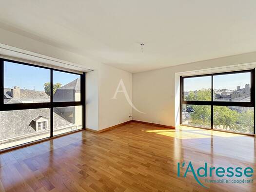 Appartement à vendre 154 900 € 4 pièces 3 chambres 79 m² Étage 3/4 Notre-Dame Mayenne 53100
