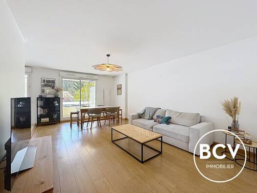 Appartement à louer 895 € 3 pièces 2 chambres 74 m² Étage 1/2 Lèves 28300