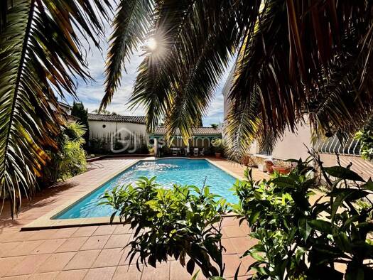 Villa à vendre 299 000 € 6 pièces 4 chambres 146 m² Est Bollène 84500