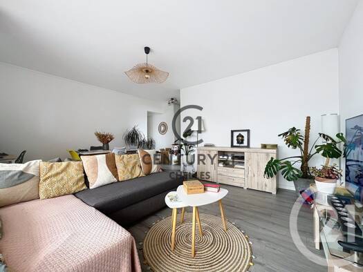 Appartement à louer 1 080 € 2 pièces 1 chambre 50,1 m² 5ème étage Chelles 77500