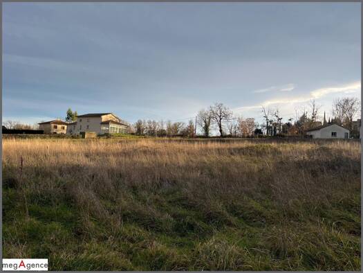 Terrain constructible viabilisé à vendre 82 000 € 1 626 m² de terrain Les Issards 09100