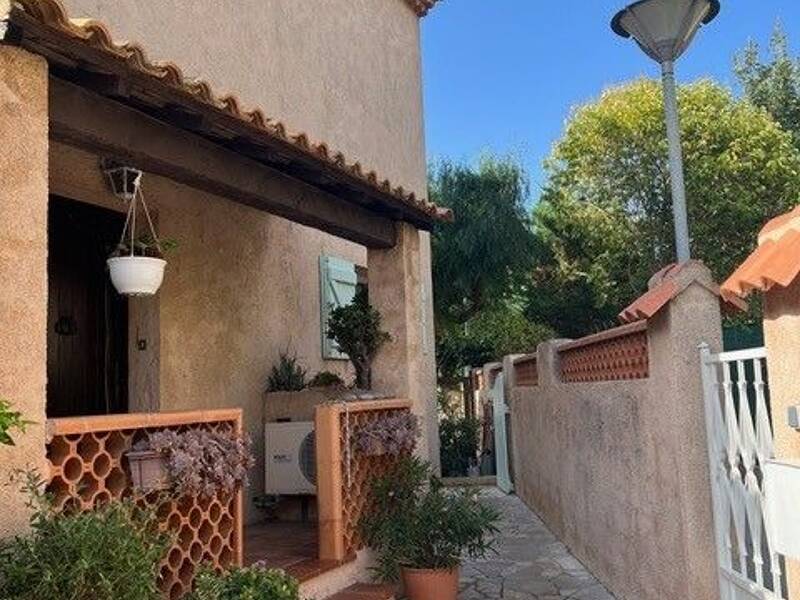 Maison à louer, 114m², CARQUEIRANNE