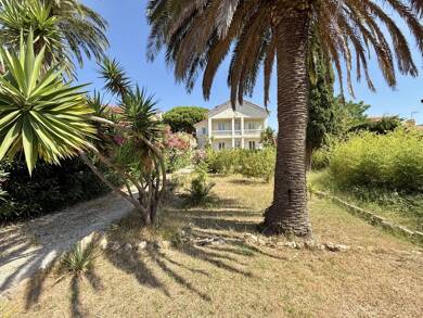 Villa à vendre 2 190 000 € 1 pièce 4 chambres 180 m² 980 m² de terrain Port Issol Sanary-sur-Mer 83110