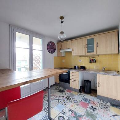 Appartement à louer 700 € 3 pièces 2 chambres 57,2 m² 4ème étage La Burliere Luquece Manosque 04100